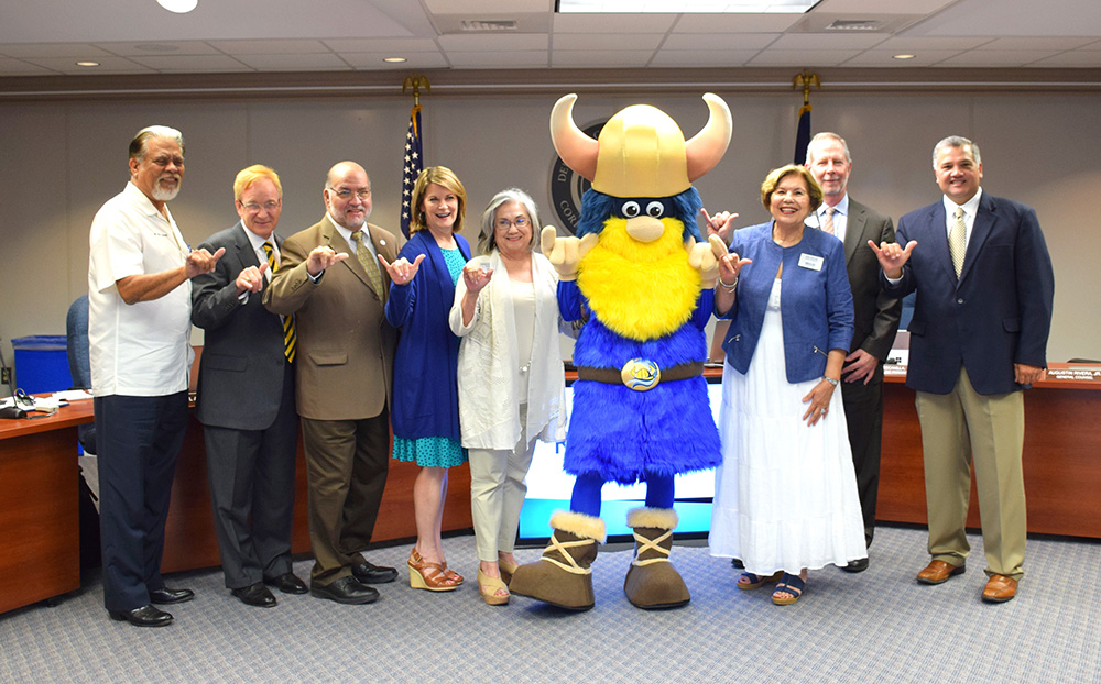 Del Mar College Regents with the college mascot Valdar