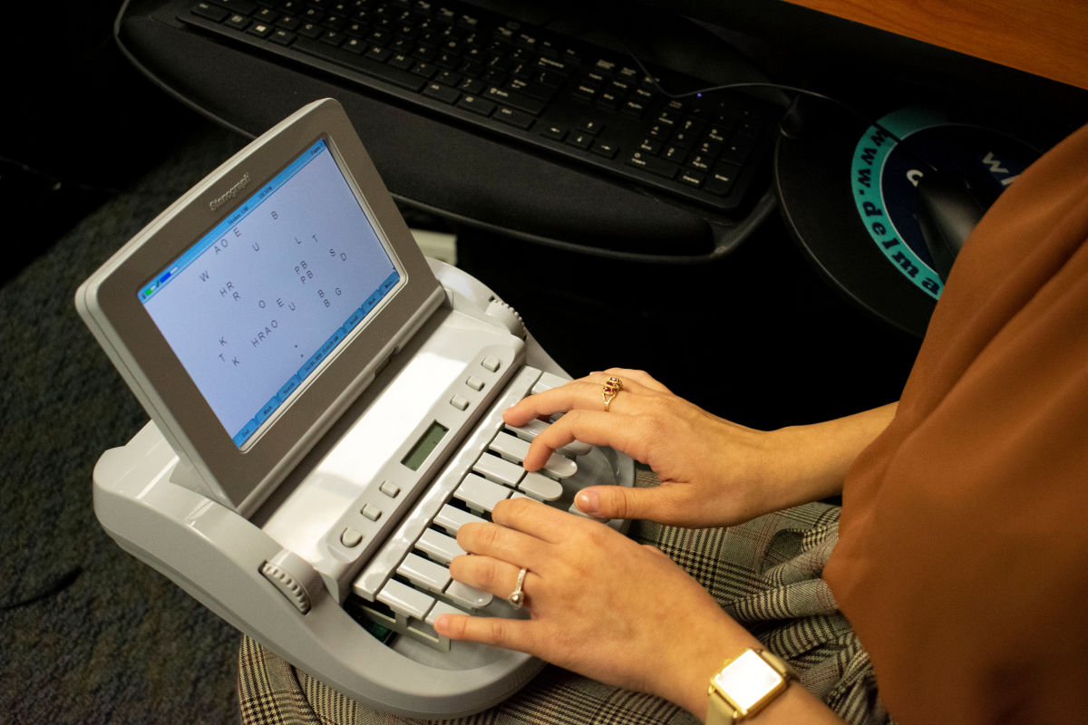 Stenograph machine with a female student's hands typing