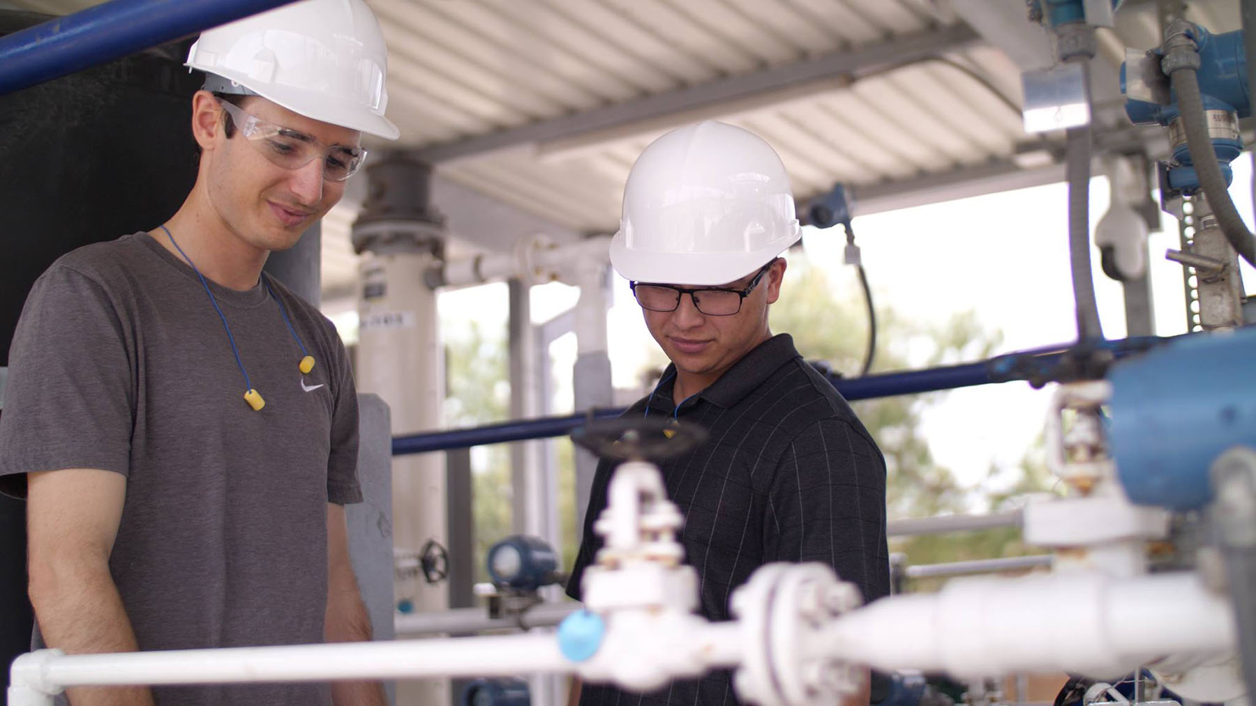 Instrumentation students work together in the field.